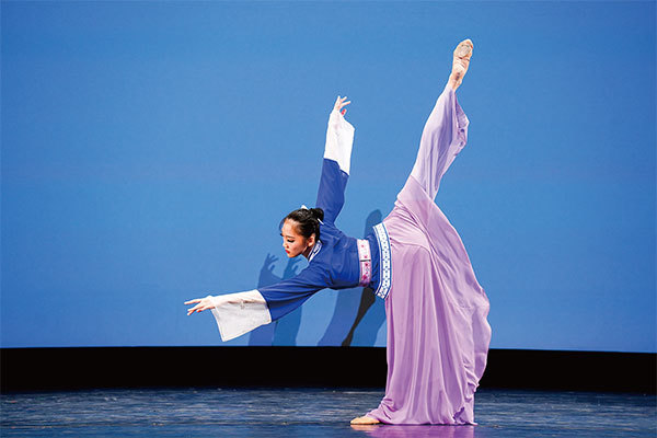 青年女子組銀獎鄭煜表演舞蹈《夏日絕句》。（戴兵／大紀元）