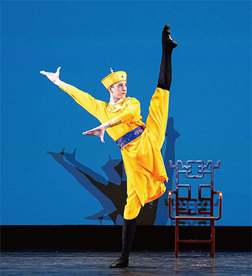 2021年9月5日，第九屆新唐人電視台「全世界中國古典舞大賽」決賽在美國紐約舉行。圖為少年男子組參賽選手凱旋表演舞蹈《勵精圖治》。（戴兵／大紀元）