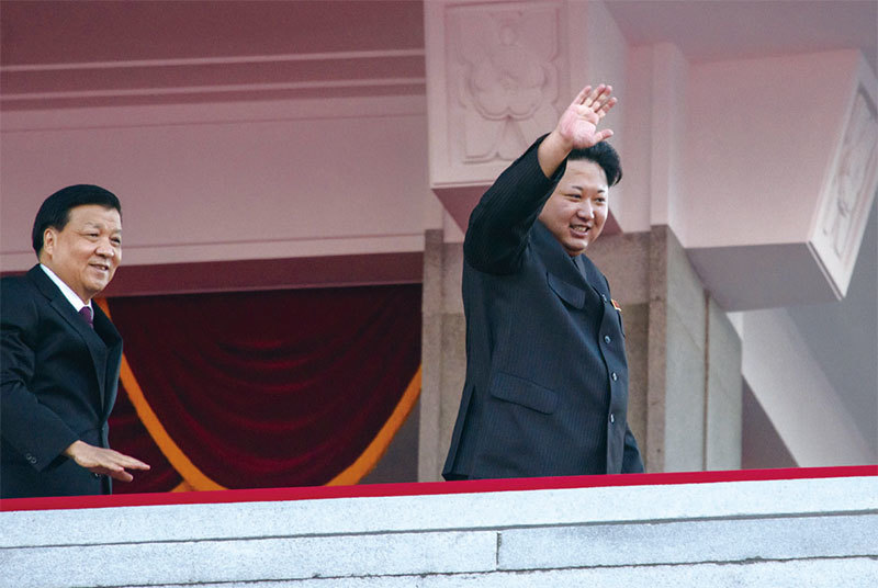 中共前政治局常委劉雲山（左）2015年10月參加北韓閱兵，是目前中國和北韓之間的最後一次高層訪問。（AFP）