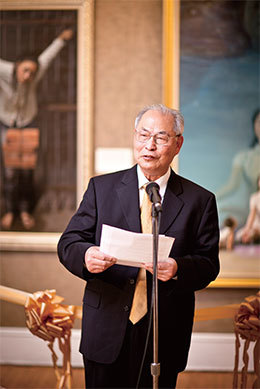 新唐人寫實人物油畫大賽評委會主席、著名畫家、雕塑家張崑崙教授，2011年出席第三屆「全世界華人人物寫實油畫大賽」頒獎典禮。（Edward Dai／大紀元）