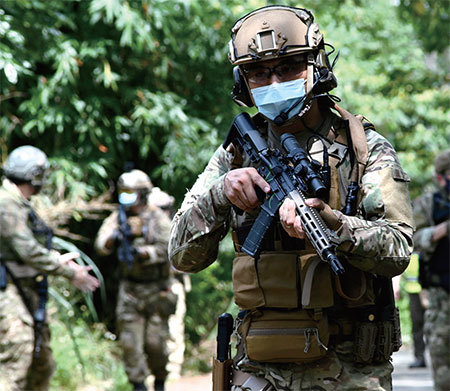 2022年6月18日，台北市民參加一項私人軍事課程。（Sam Yeh / AFP）