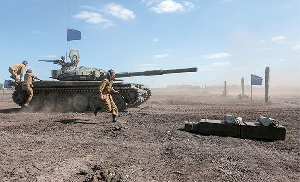 T72坦克在北約國家中大量使用，目前北約國家中擁有蘇製坦克的國家，有保加利亞、捷克和波蘭。圖為2016年9月16日，親俄的頓涅茨克地區舉行的軍事演習中的T72坦克部隊。（Aleksey Filipponv / AFP）