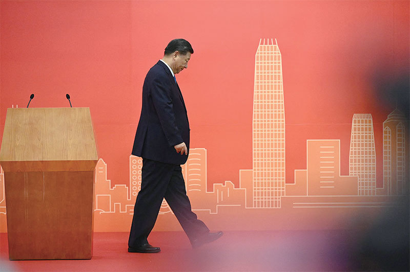 2022年6月30日，中共領導人習近平抵達香港並發表講話後離開講台。（Selim Chyayti / AFP）