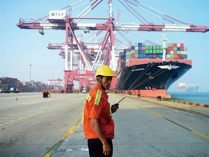 中國貿易和投資遍及全球，經濟學人智庫的報告指出，中國國內的經濟放緩必將對全球造成影響。（AFP）