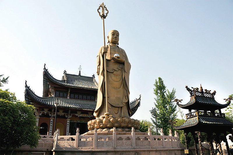 踩著「六四」學生鮮血上台的江澤民，2004年6月4日起程急赴九華山求救地藏菩薩。因為他夢見自己下了無間地獄遭受永無停歇的酷刑。圖為九華山地藏菩薩銅像。（大紀元資料室）