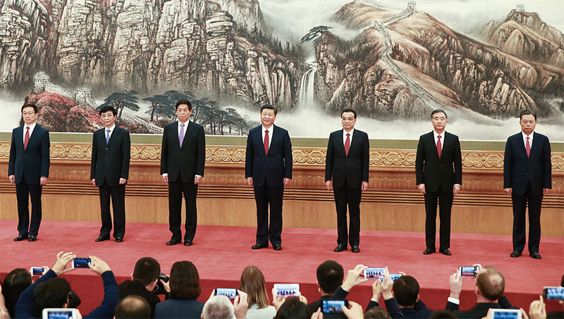 中共19屆七名常委中，尚有現任副總理汪洋（右二）和已經卸任上海市委書記的韓正（左一），去向仍不明朗。（AFP）