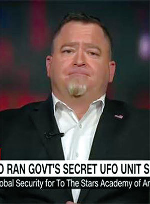 12月18日，美國前國防部官員路易士．埃利桑多接受CNN訪問，表示有證據表明外星人造訪地球。（視頻截圖）