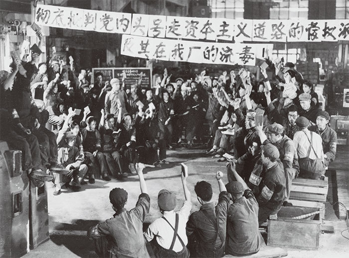 毛澤東發動過諸多運動，包括文化大革命，估計有6000萬到8000萬中國人非正常死亡，超過人類兩次世界大戰死亡人數的總和。圖為1967年文革時期。（AFP）