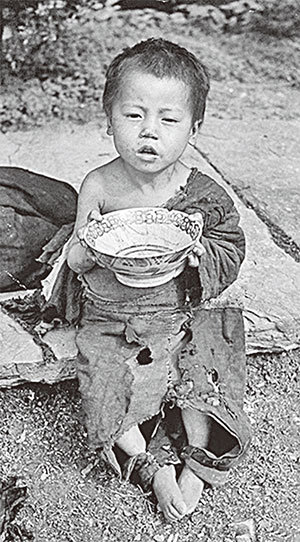 1946年，中國大飢荒中乞討的孩子。（資料圖片）