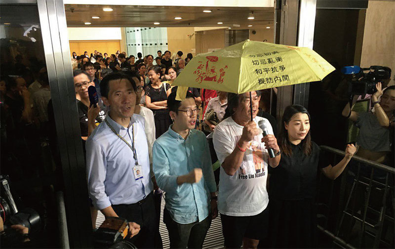 2017年7月14日，香港法院就2016年10月香港立法會宣誓風波的另一起訴訟宣判，裁定非建制派議員梁國雄、劉小麗、姚松炎及羅冠聰就職宣誓無效。（大紀元）