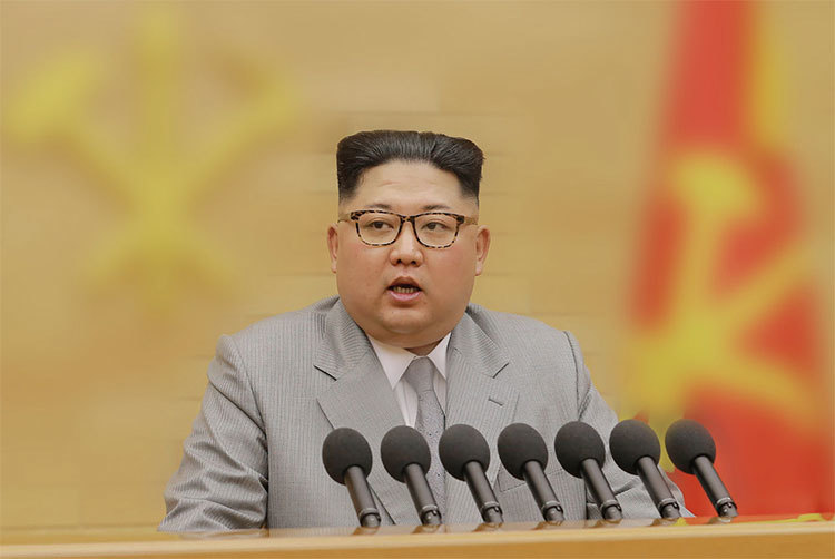2018年第一天，北韓領導人金正恩事先錄製好的講話發表了兩點新年賀詞，一則以核武器的打擊挑釁美國；一則表達想「派遣代表參加冬奧會」。（Getty Images）