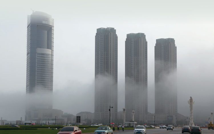 2014年大連市街景，遠處右側為薄熙來建造的「九龍華表」。（Getty Images）