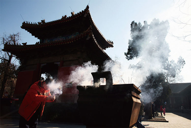 對傳統中國人來說，修佛修道，非但不是迷信，而且是他們生活的一部分。（Getty Images）