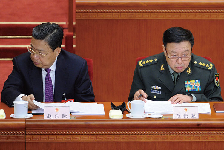 中組部長趙樂際（左）在19大黑馬入常，並任中紀委書記，令外界大跌眼鏡。（AFP）