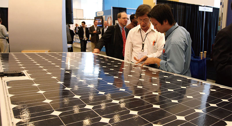 1月23日，美國宣布大幅增加對光伏產品收取關稅，中國作為全球最大光伏產品製造國，首當其衝。圖為在舊金山舉辦的太陽能博覽會。（Getty Images）
