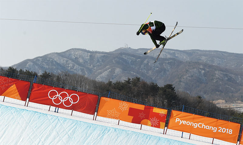 韓國於2月9日至25日舉辦平昌冬奧會，習近平三次拒絕韓國總統文在寅的邀請，顯示中韓關係冷卻。圖為平昌冬奧會男子自由式滑雪。（Getty Images）