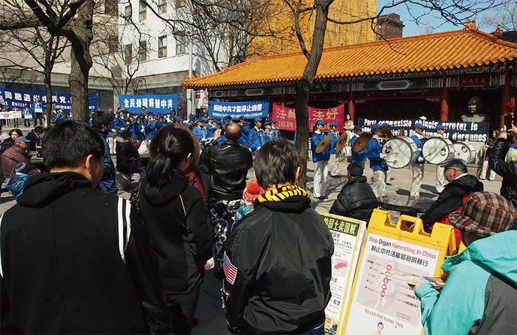 3月31日，蒙特利爾舉行聲援3億人退出中共黨、團、隊組織的集會和遊行，受到民眾響應和支持。（大紀元）