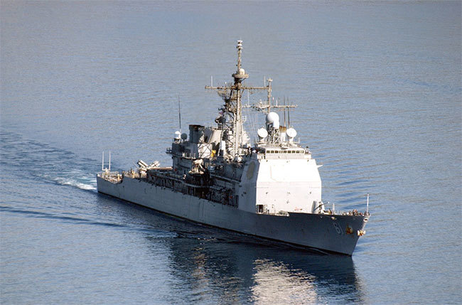 美國海軍蒙特雷號導彈巡洋艦參與了空襲，其可發射戰斧導彈。（公有領域）