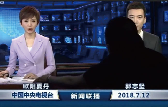 海外有輿論認為，中共央視新聞聯播7月12日晚發生的黑衣人闖入直播鏡頭事件，與中共黨內的「去習化」風向有關。（視頻擷圖）