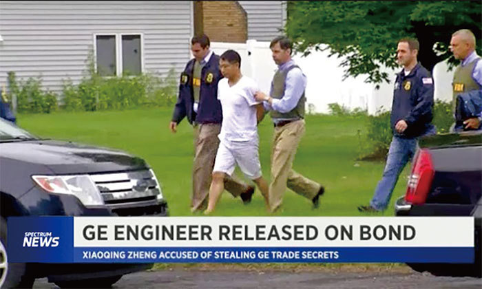 2018年8月1日，美國通用電氣公司（GE）主任工程師鄭小清在紐約家中被FBI逮捕。（Spectrum News電視臺擷圖）