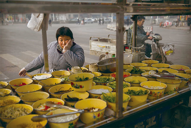 中美貿易戰的嚴峻局勢給大陸物價帶來災難性後果，其中以食品價格最為明顯。（Getty Images）