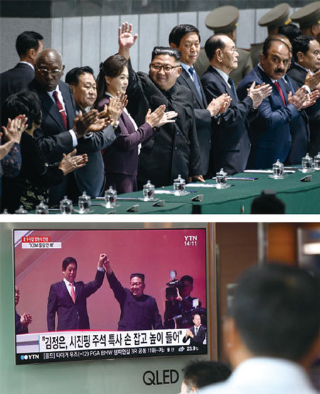 9月9日北韓建國70周年的「國慶日」，北韓頭領金正恩主持閱兵儀式，與中共特使栗戰書並肩觀看。朝方並沒有展示洲際彈道飛彈等與核武有關的武器。（AFP）