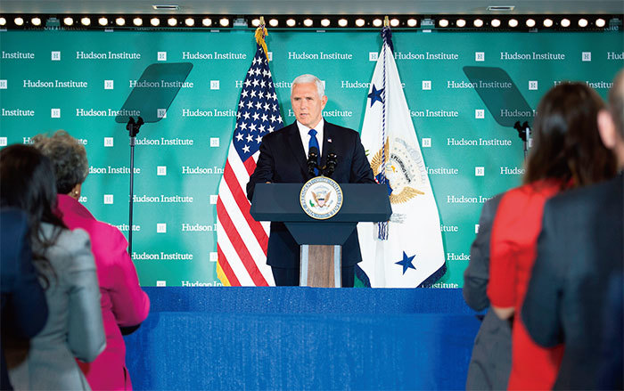 美國副總統彭斯10月4日在華盛頓智庫哈德遜研究所，就美國政府的中國政策發表長篇演說40分鐘。（Getty Images）
