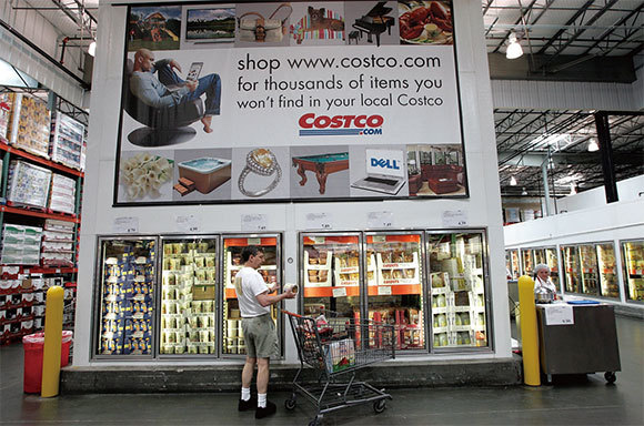 美中貿易戰開打後，Walmart、Costco等知名零售商的貨櫃上，中國製造的產品已逐漸減少，說明美國關稅制裁正迅速改變大眾生活產品供應鏈。（Getty Images）