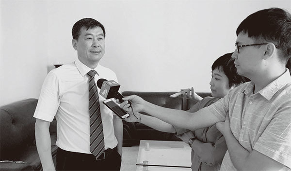 現任北京清華長庚醫院執行院長董家鴻（左）因涉活摘器官罪行，最終被「中以高科技投資峰會」拒絕參加。該峰會日前在以色列海法市舉行。（大紀元資料室）