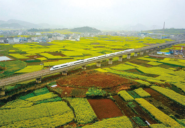 自由撰稿人奧馬利搭乘從北京往上海的子彈列車，錄了一段列車上有關信用制度的廣播視頻引爆網路，令西方人毛骨悚然。（AFP）