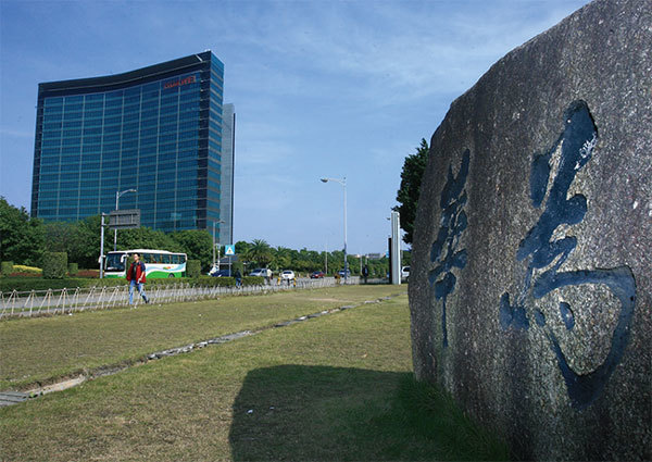 王岐山調研廣東，考察了深圳、東莞等地。值得關注的是，華為公司總部設在深圳已有30年，7月1日搬到東莞。圖為華為深圳龍崗區阪田基地。（Getty Images）