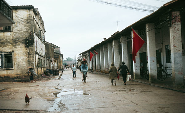 許章潤認為現代中國置諸世界，比對之下，依舊人民窮困，文化凋零，過去未曾站直，從來不曾富有，繁盛有待來日。（Getty Images）