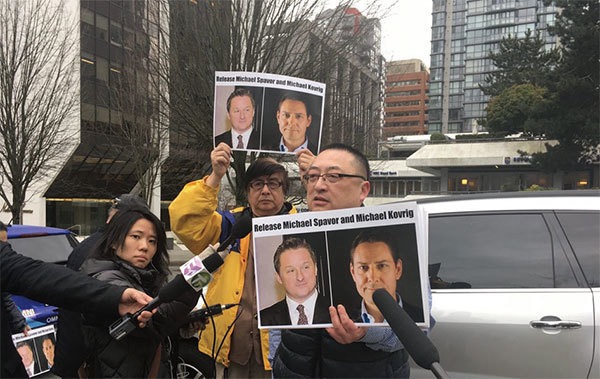 3月6日，華為CFO孟晚舟在溫哥華再度出庭，庭外華人抗議中共報復加拿大，要求釋放被中共關押的兩位加拿大人。（余天白／大紀元）