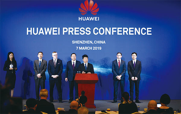 中國華為公司輪值主席郭平於2019年3月7日在中國廣東省深圳舉行的新聞發布會上發表講話。（AFP）