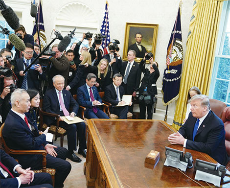 2月22日，特朗普在白宮會見劉鶴。（AFP）