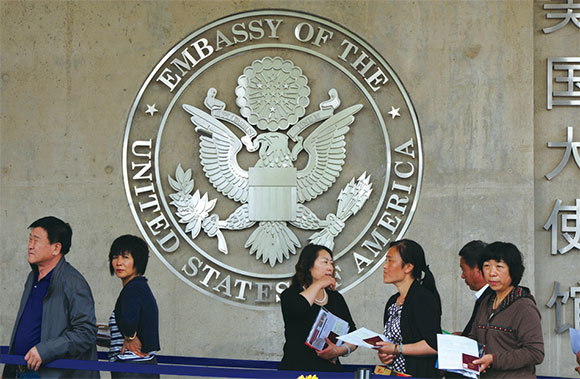 從去年6月11日起，美國開始實施限制中國學生和研究人員赴美簽證的新規。（大紀元資料室）