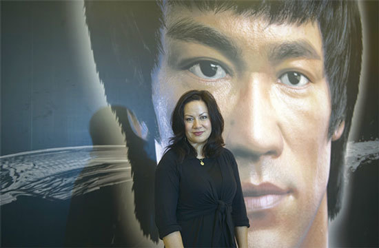 李小龍的女兒李香凝近期表示，她將完成父親生前夢想，把李小龍生前撰寫的《唐人街戰士》劇本拍成美劇。圖為李香凝2013年7月18日於香港文化博物館。（AFP）
