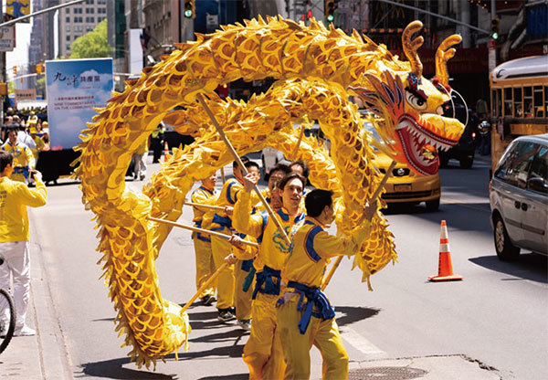 金龍獻瑞，聲援3.3億中華兒女退出中共。（戴兵／大紀元）