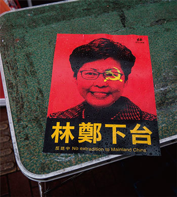 林鄭月娥強推《逃犯條例》修訂，刺激「反送中」升級，一旦香港局勢失控，林鄭將隨時可能被中共當局拋出作替罪羊。（Getty Images）