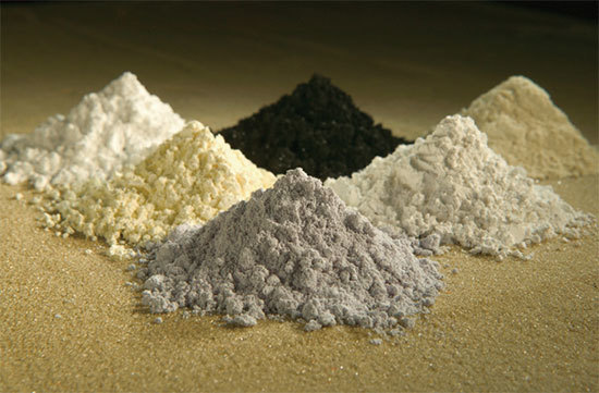 稀土是17種化學元素的合稱，廣泛運用於高科技行業。圖為稀土金屬包含的釓、釤、釹、鑭、鈰、鐠的氧化物。（公有領域）