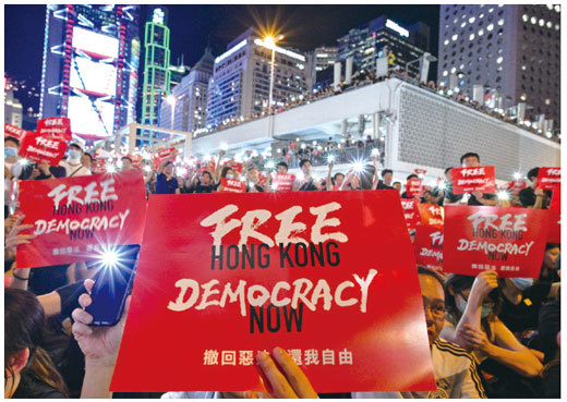 香港的抗爭為中國民主化守住希望，將改變華人世界。圖為香港626反送中集會。（AFP）